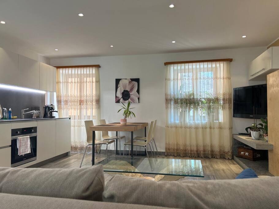 A Hilarious Hideaway In Roveredo Apartment Ngoại thất bức ảnh