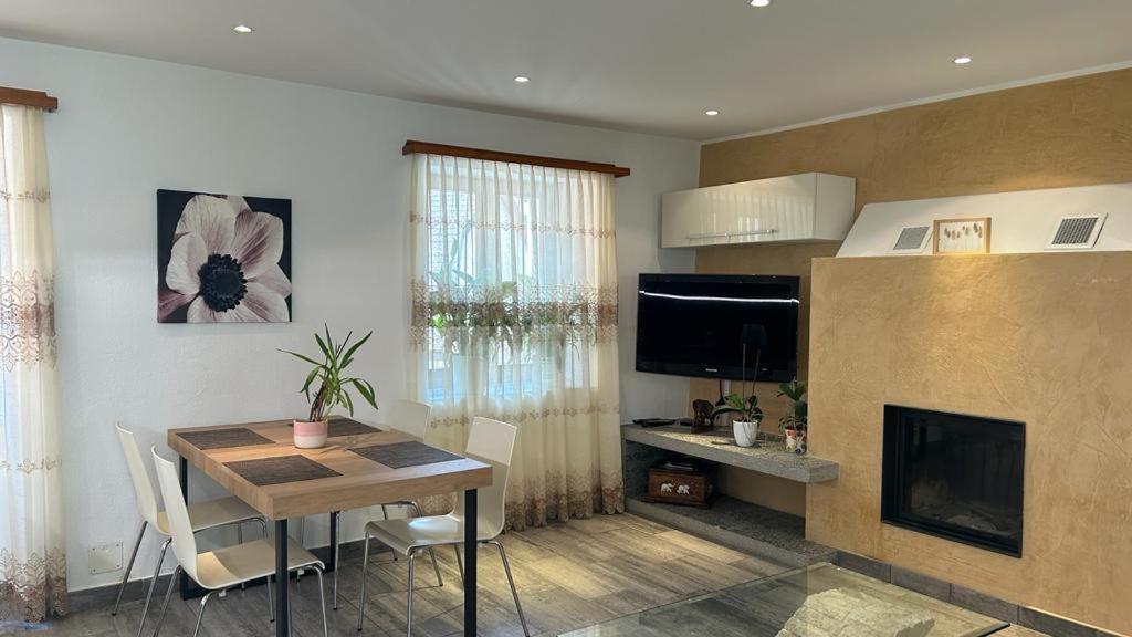 A Hilarious Hideaway In Roveredo Apartment Ngoại thất bức ảnh